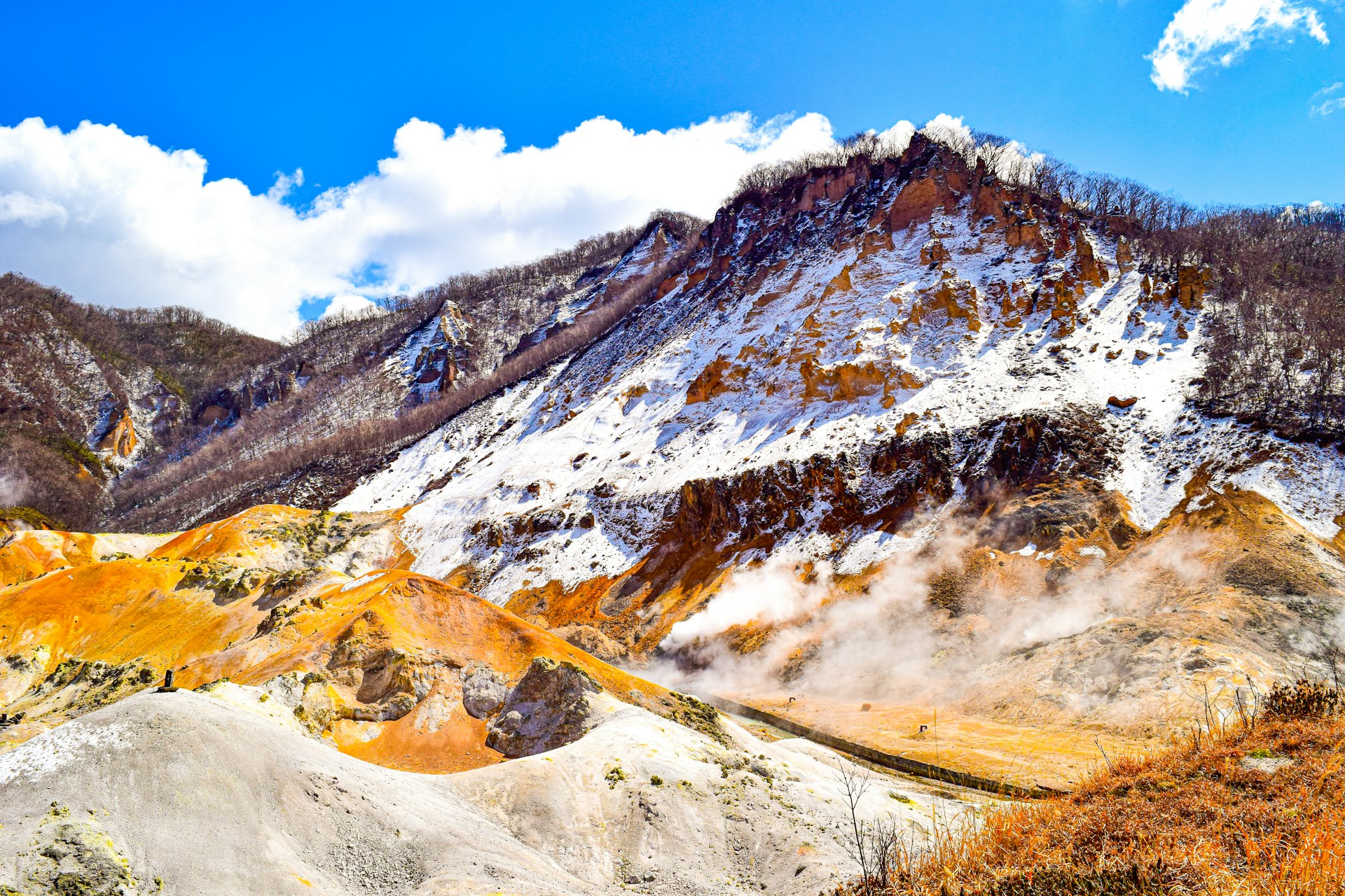 Hokkaido Jigokudani onsen steam