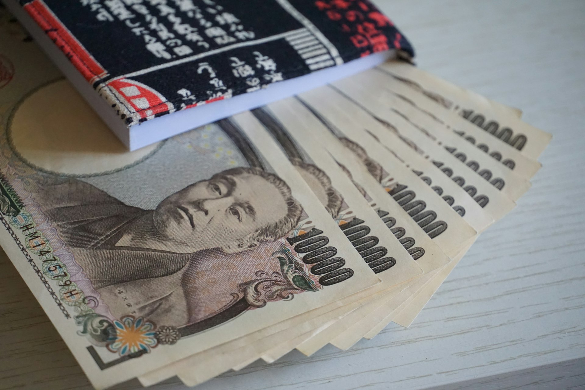 Japan yen banknotes and coins