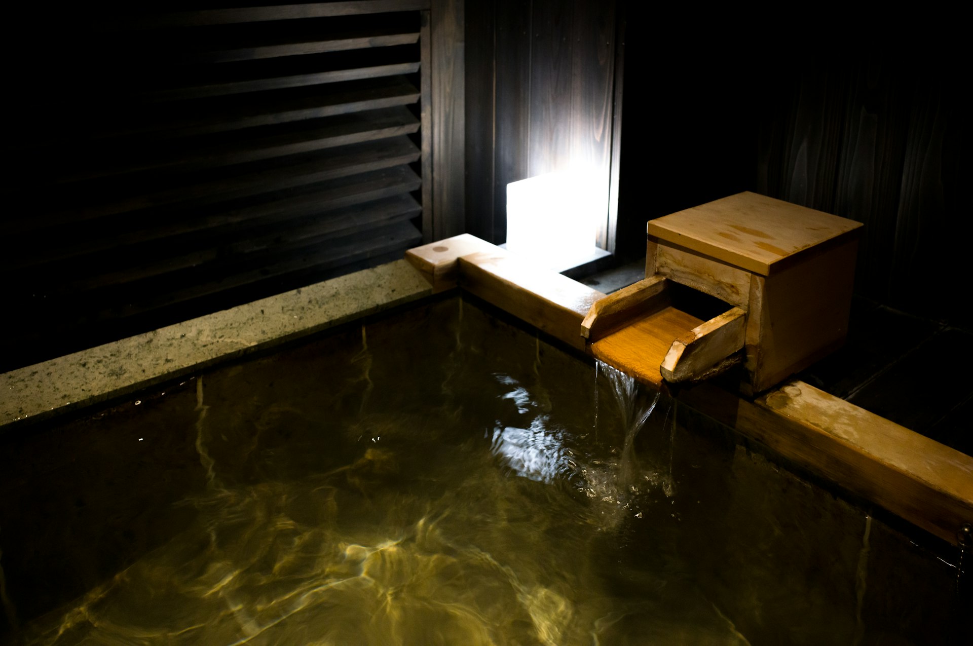 Hakone onsen wooden bath Japan