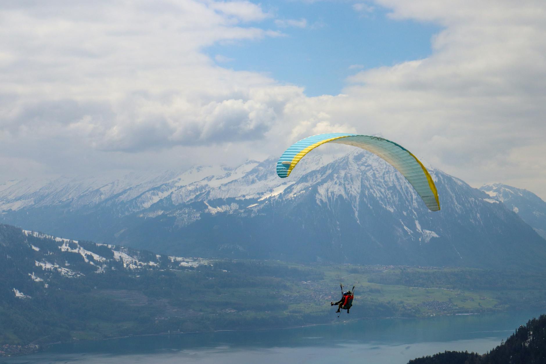 Interlaken paragliding mountains